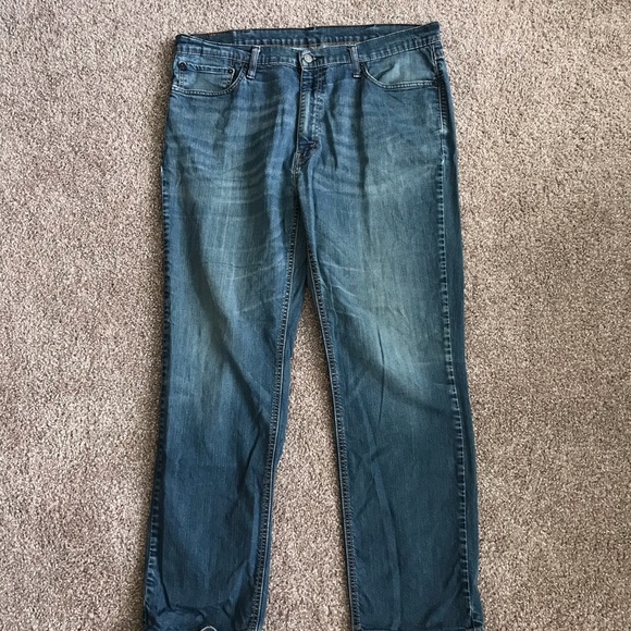 ⭐️Host Pick⭐️ Mens Levi’s Straight Leg Jeans - Picture 3 of 5